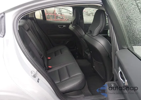 2024 Volvo S60 B5 Plus Dark Theme z USA, uszkodzony, nr VIN 7JRL12TL3RG314713